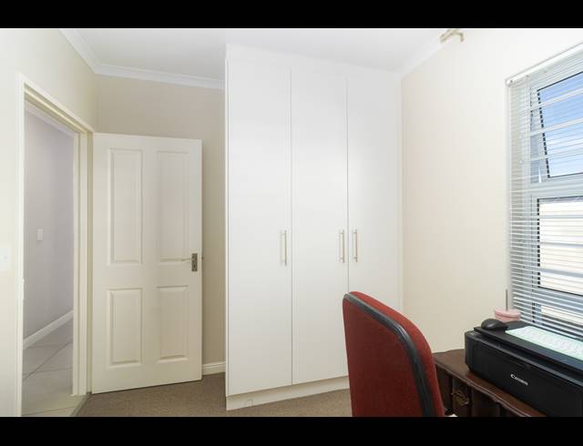 3 BEDROOM FREESTANDING TO LET IN SUNNINGDALE